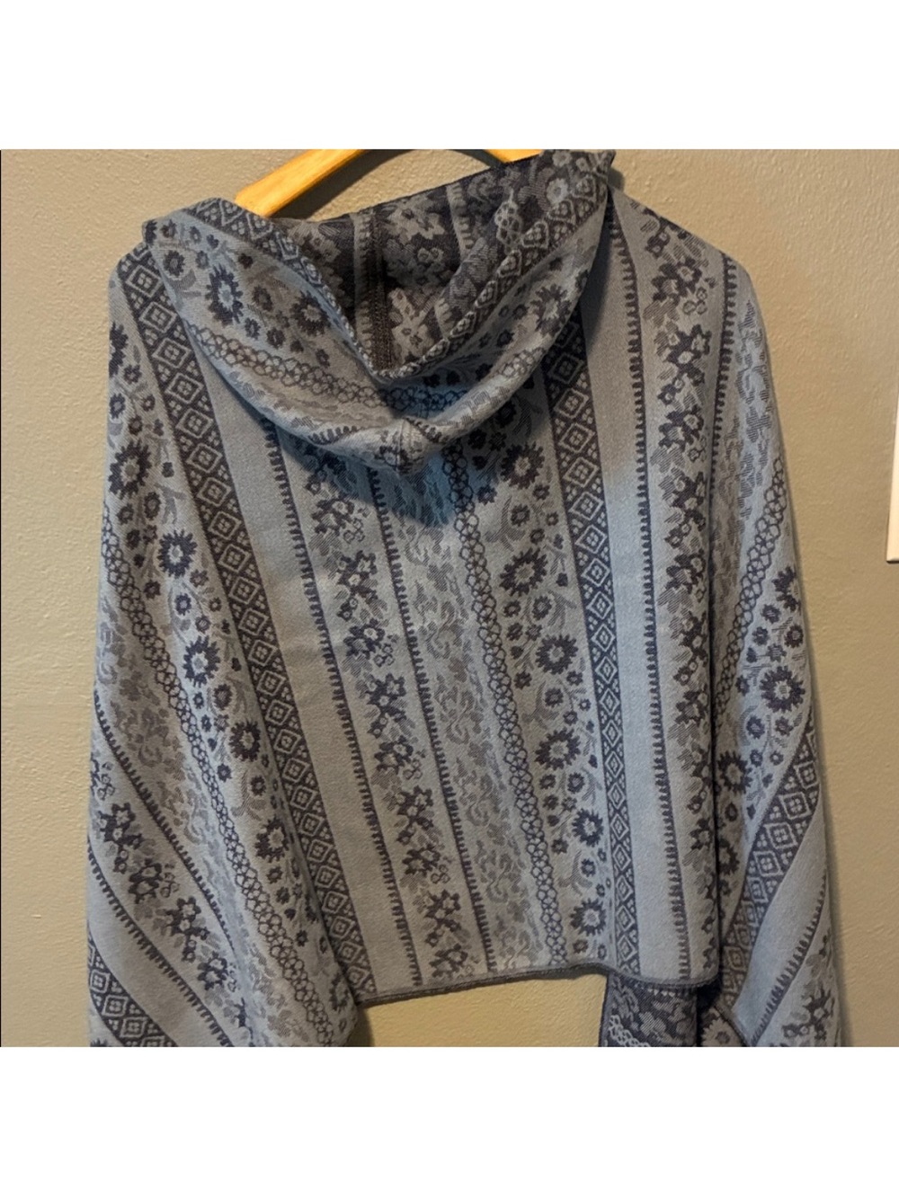 Two Toned Bohemian Blue Floral Patterned Hooded Shawl Wrap Hooded One Size - Picture 7 of 9